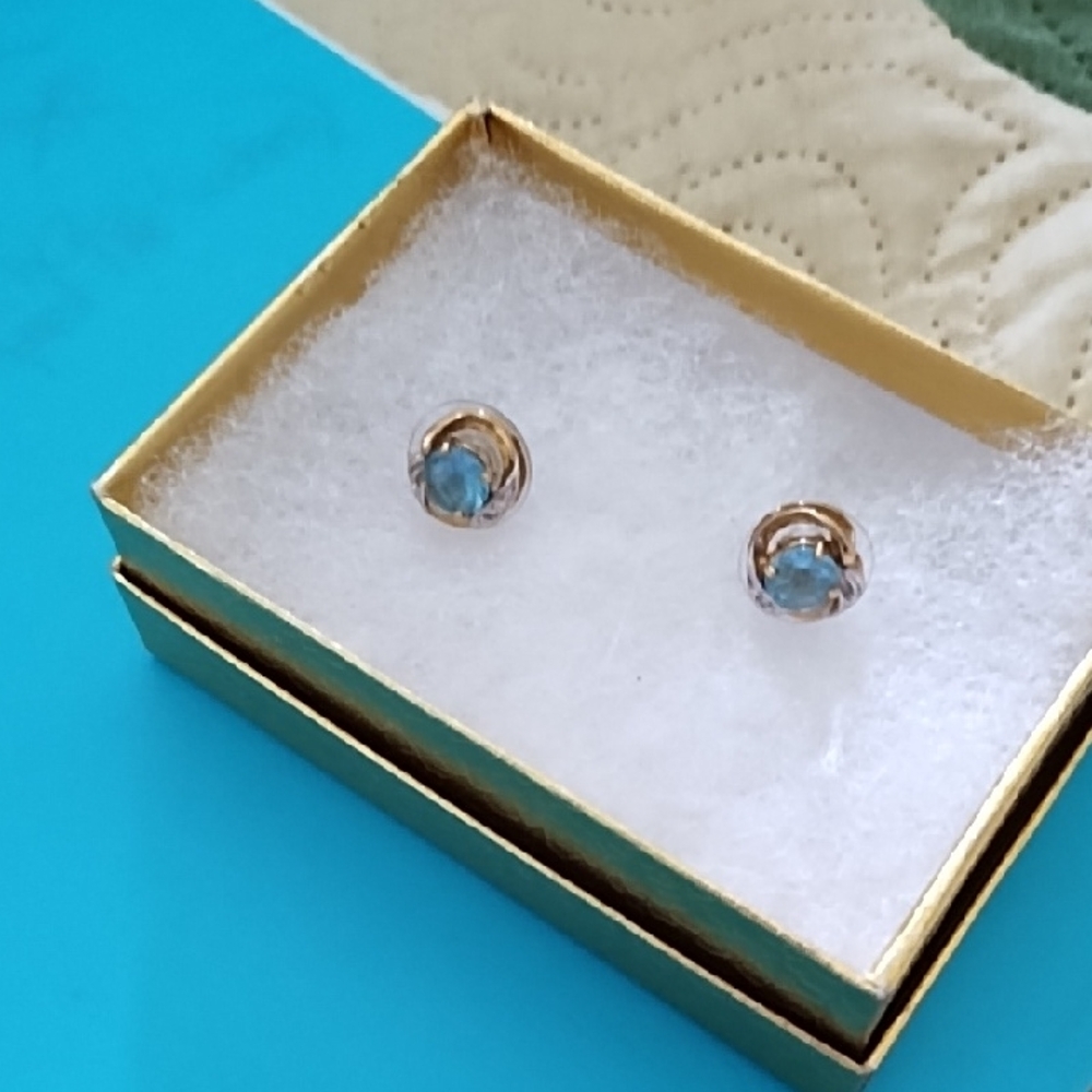 Elegant Blue Topaz and 14 K Gold Stud Earrings With Rhinestones